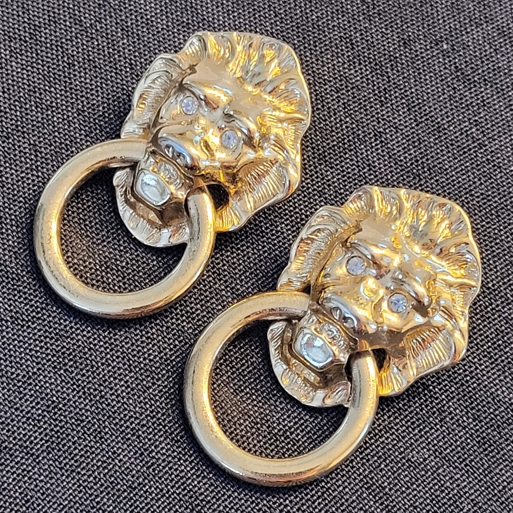 Lion Head Door Knocker Earrings Gold Plated Crystal Eyes KENNETH J LANE x AVON - Picture 2 of 15
